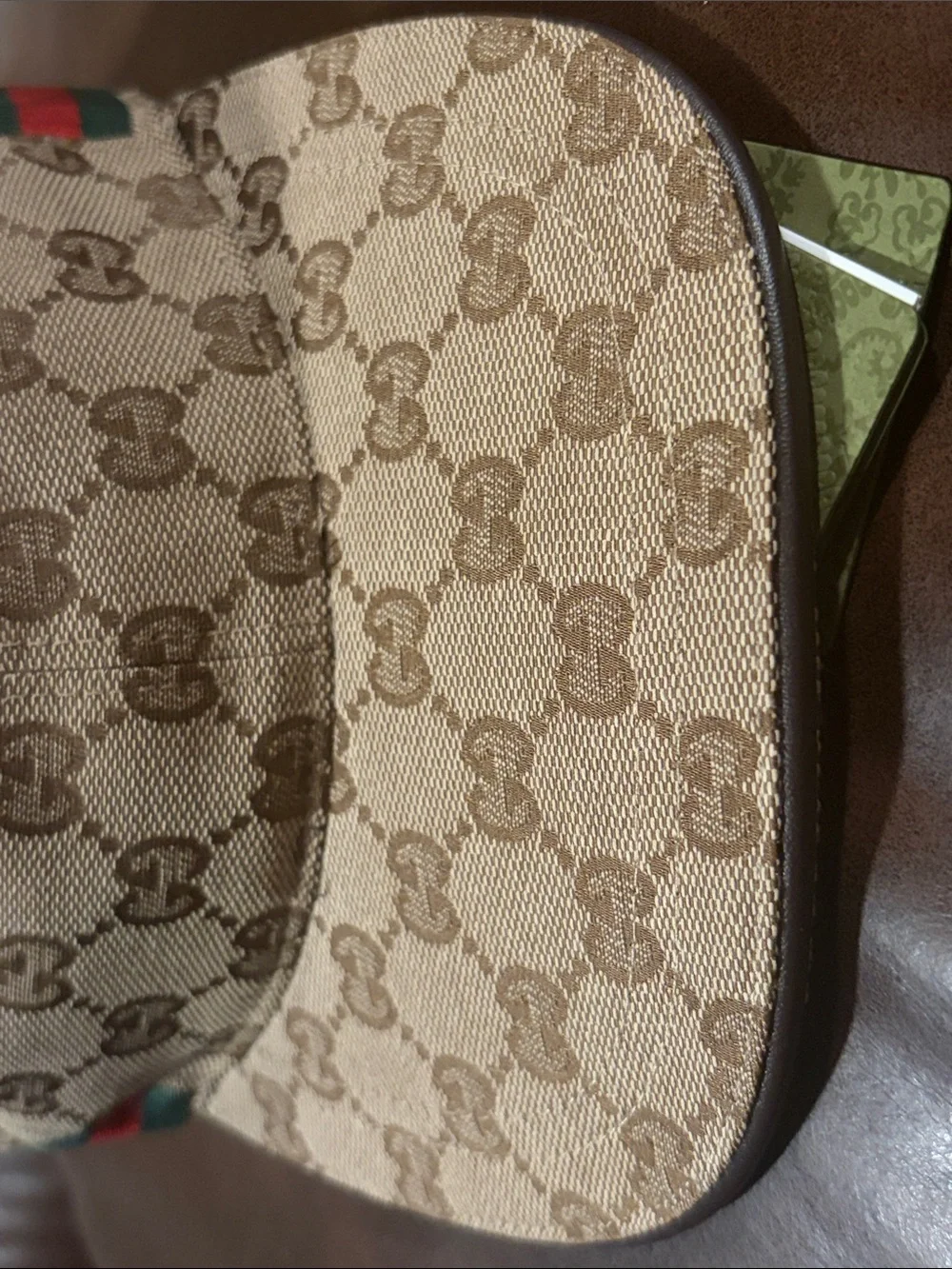 Gucci **unisex equally